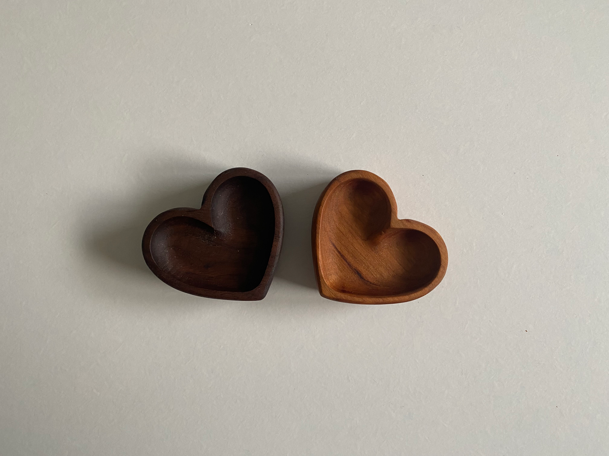 Wedding Wood Heart Shaped Ring Dish | Round Wood Ring Holder | Engagement Gift | Wedding Gift | Anniversary Gift | Bridesmaid Gifts | Bridal Party Gift (Copy)